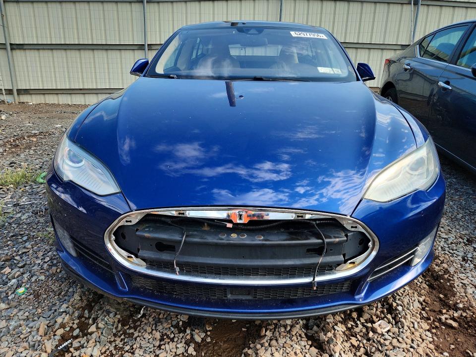 Продажа на аукционе авто 2015 Tesla Model S, vin: 5YJSA1E47FF114353, номер лота: 62977956