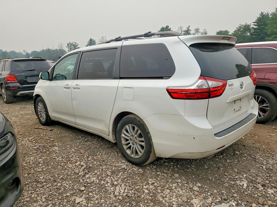 61737636 :رقم المزاد ، 5TDYK3DC4FS601176 vin ، 2015 Toyota Sienna مزاد بيع