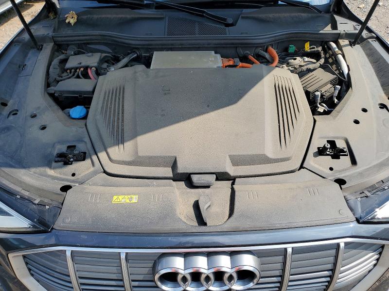 2021 Audi E-tron მანქანა იყიდება აუქციონზე, vin: WA1AAAGEXMB015215, აუქციონის ნომერი: 59686946