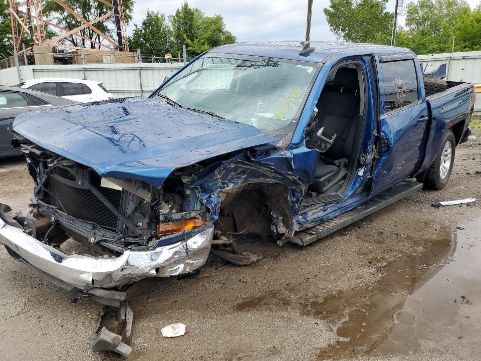 Продаж на аукціоні авто 2018 Chevrolet Silverado, vin: 3GCUKREC6JG372992, номер лоту: 62614216