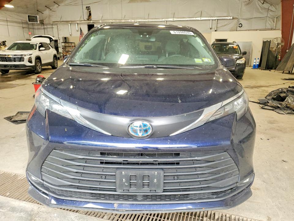 61098046 :رقم المزاد ، 5TDJSKFC8SS177374 vin ، 2025 Toyota Sienna مزاد بيع