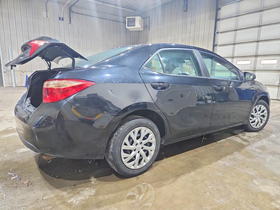62842656 :رقم المزاد ، 5YFBURHE8JP835448 vin ، 2018 Toyota Corolla مزاد بيع