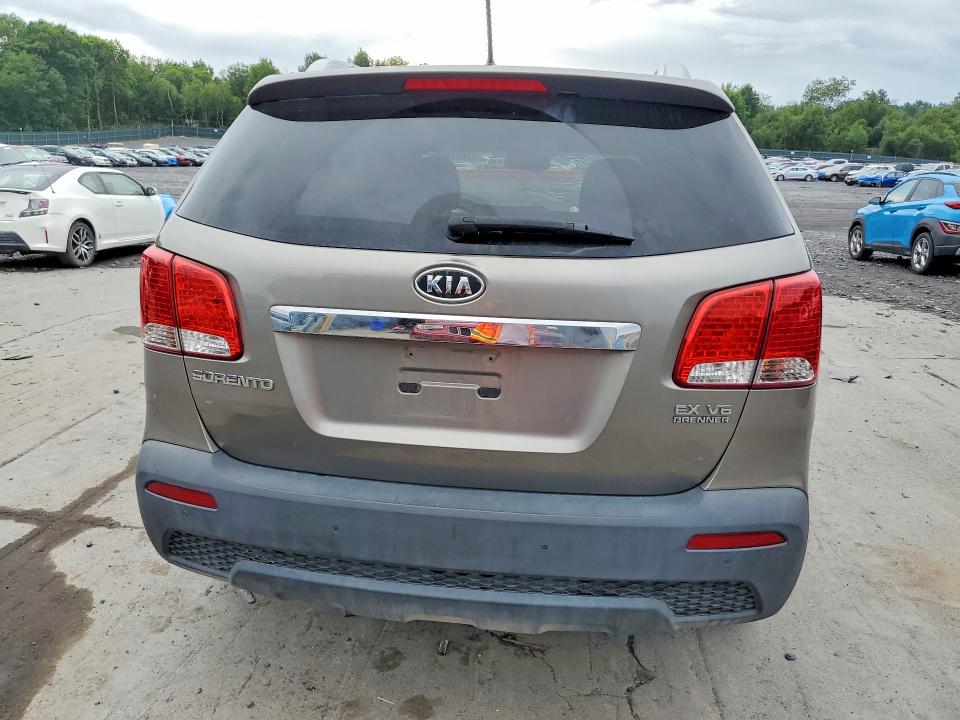 62027826 :رقم المزاد ، 5XYKU4A20BG043125 vin ، 2011 Kia Sorento مزاد بيع