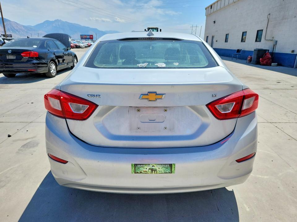 Продаж на аукціоні авто 2018 Chevrolet Cruze, vin: 1G1BE5SM5J7238886, номер лоту: 62718526