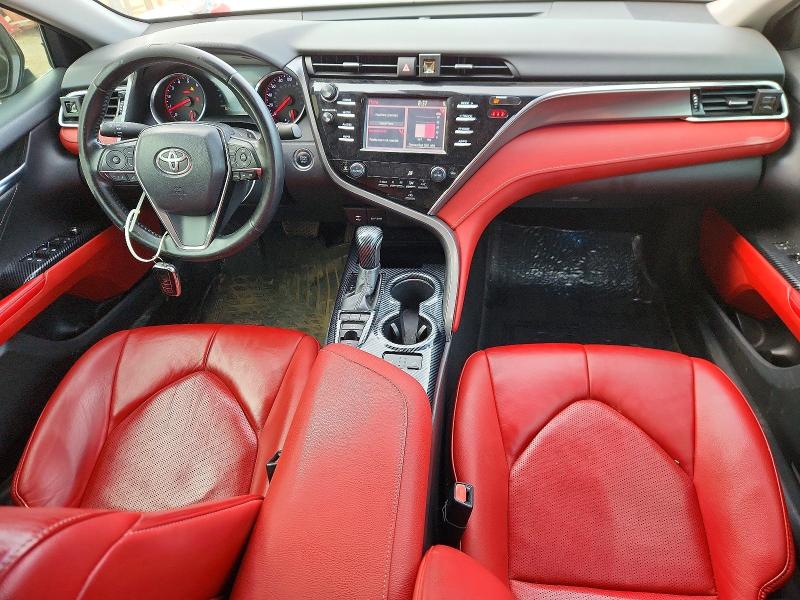 61606366 :رقم المزاد ، 4T1B61HK7JU128826 vin ، 2018 Toyota Camry مزاد بيع