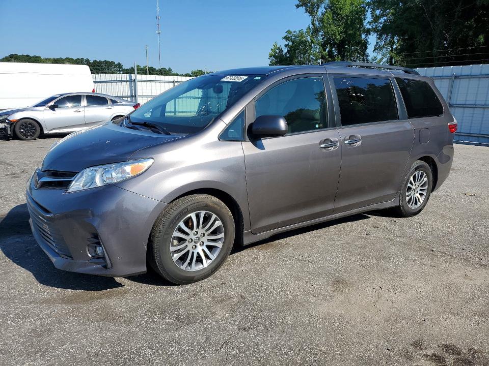 63132846 :رقم المزاد ، 5TDYZ3DC2JS960353 vin ، 2018 Toyota Sienna مزاد بيع