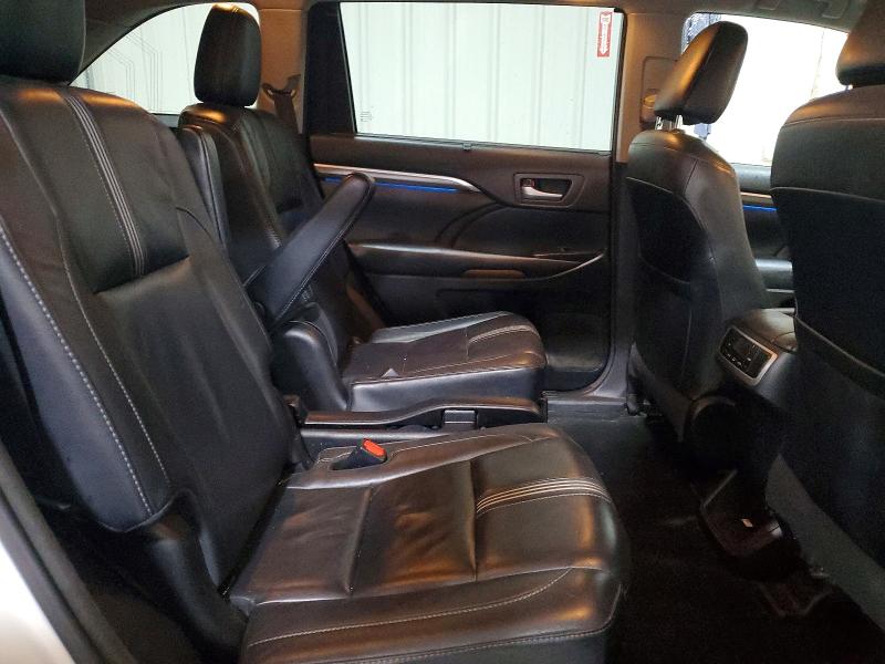 Продажа на аукционе авто 2018 Toyota Highlander, vin: 5TDJZRFH0JS802882, номер лота: 62637306