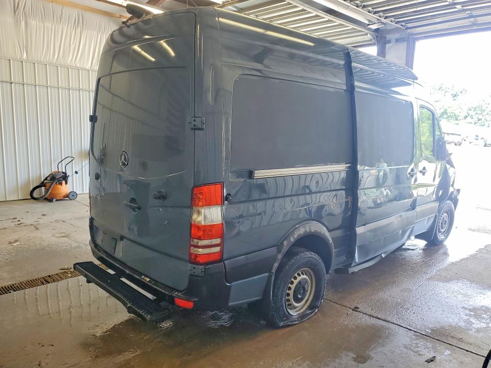 62597716 :رقم المزاد ، WD3PE7CD6JP634777 vin ، 2018 Mercedes-benz Sprinter مزاد بيع