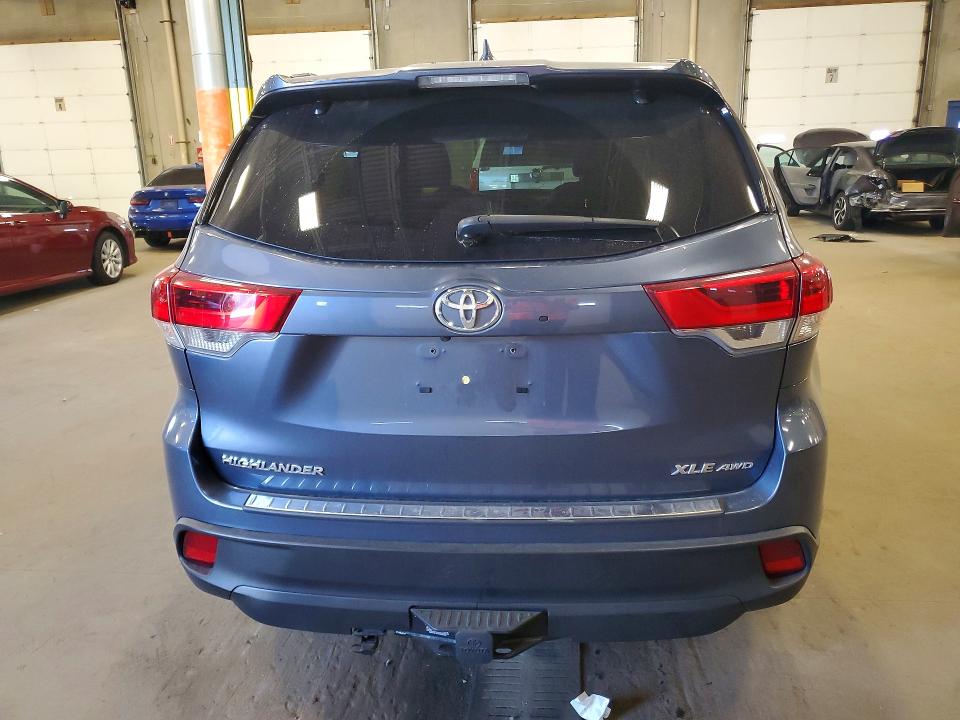 60934686 :رقم المزاد ، 5TDJZRFHXKS708977 vin ، 2019 Toyota Highlander مزاد بيع