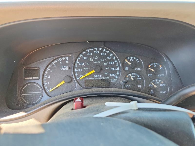 2000 Chevrolet Suburban მანქანა იყიდება აუქციონზე, vin: 3GNFK16T5YG151958, აუქციონის ნომერი: 62005636