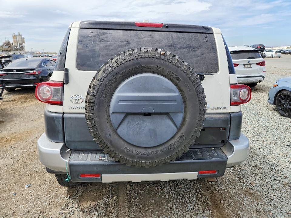 61762106 :رقم المزاد ، JTEBU4BF9EK190488 vin ، 2014 Toyota Fj Cruiser مزاد بيع