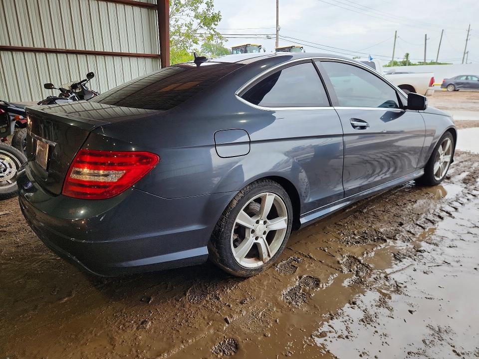 Продажа на аукционе авто 2013 Mercedes-benz C, vin: WDDGJ4HB7DG053015, номер лота: 60090806