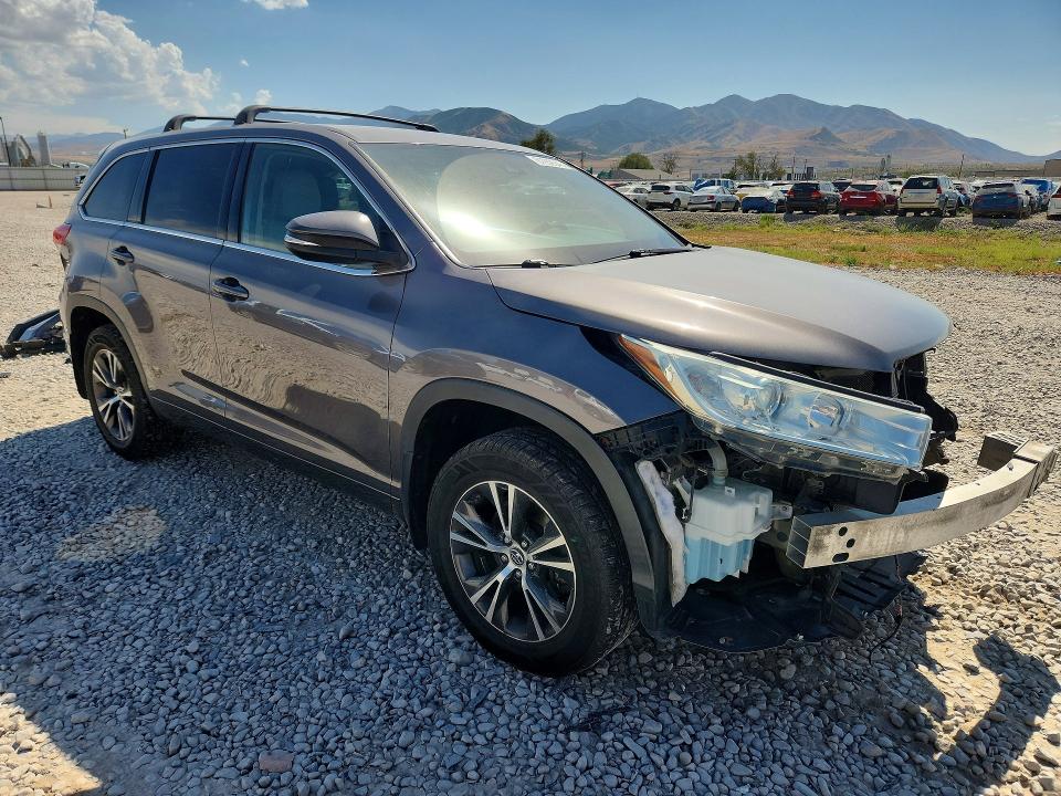 2018 Toyota Highlander მანქანა იყიდება აუქციონზე, vin: 5TDBZRFH3JS499343, აუქციონის ნომერი: 61959046