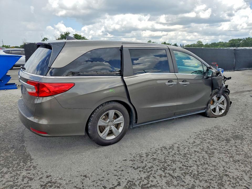 59555406 :رقم المزاد ، 5FNRL6H71JB020327 vin ، 2018 Honda Odyssey مزاد بيع