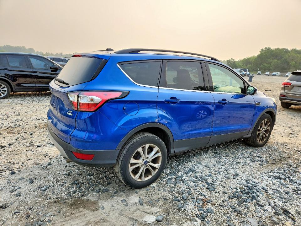 2017 Ford Escape მანქანა იყიდება აუქციონზე, vin: 1FMCU0GD2HUE22250, აუქციონის ნომერი: 61113966