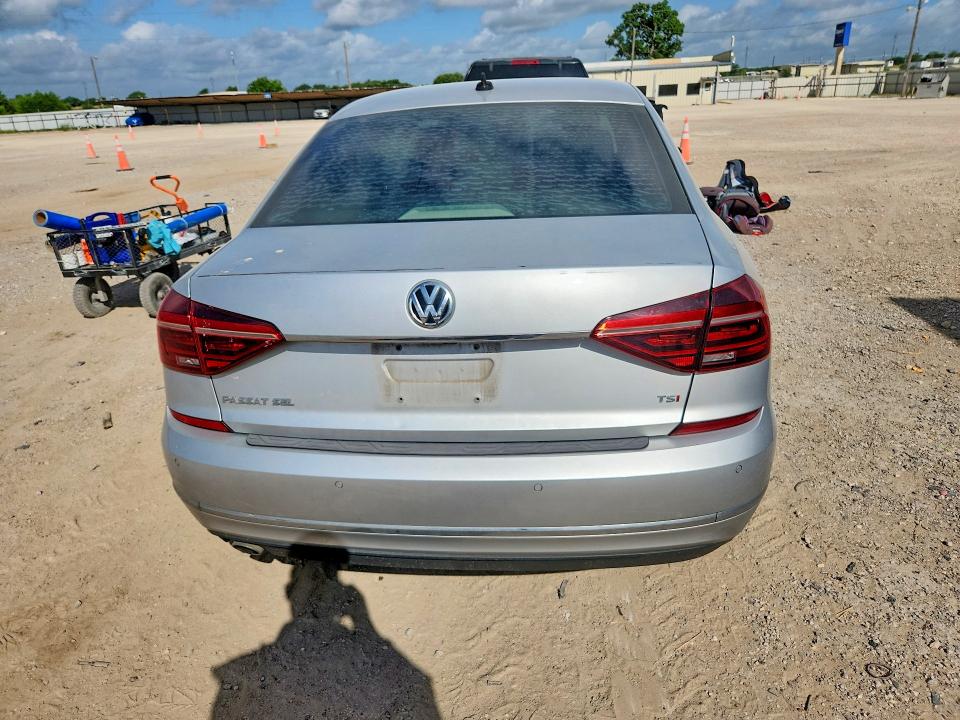 58940186 :رقم المزاد ، 1VWCT7A35HC062166 vin ، 2017 Volkswagen Passat مزاد بيع