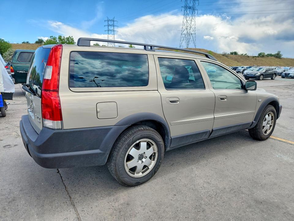 60688256 :رقم المزاد ، YV1SZ59H441137926 vin ، 2004 Volvo Xc70 مزاد بيع