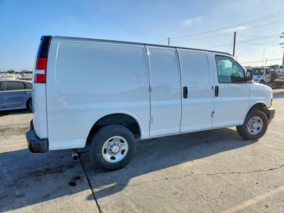 63022846 :رقم المزاد ، 1GCZGGFP4N1165437 vin ، 2022 Chevrolet Express G3500 مزاد بيع