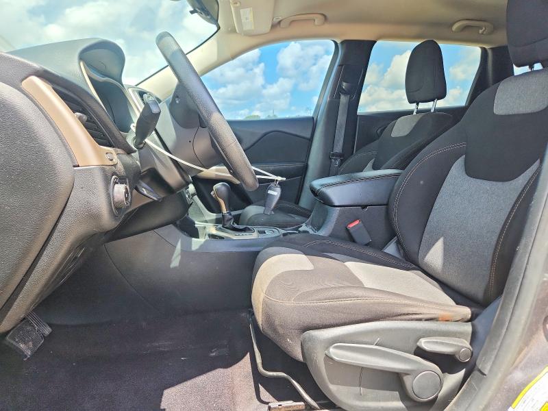 Продаж на аукціоні авто 2018 Jeep Cherokee, vin: 1C4PJLCB1JD621526, номер лоту: 61294116