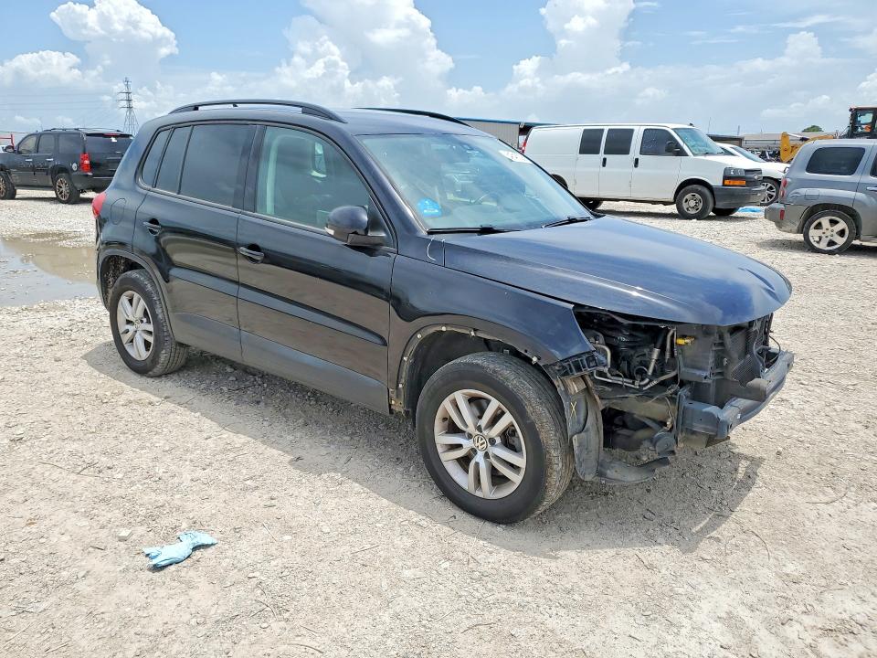 54546226 :رقم المزاد ، WVGAV7AX0HW510945 vin ، 2017 Volkswagen Tiguan مزاد بيع