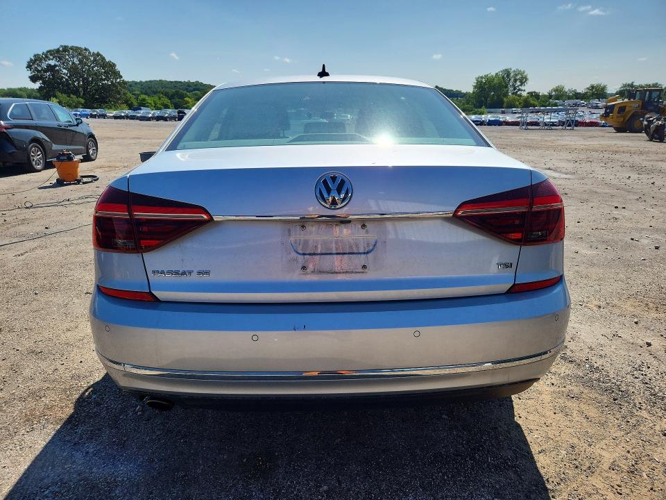 62112946 :رقم المزاد ، 1VWBA7A34JC008204 vin ، 2018 Volkswagen Passat مزاد بيع