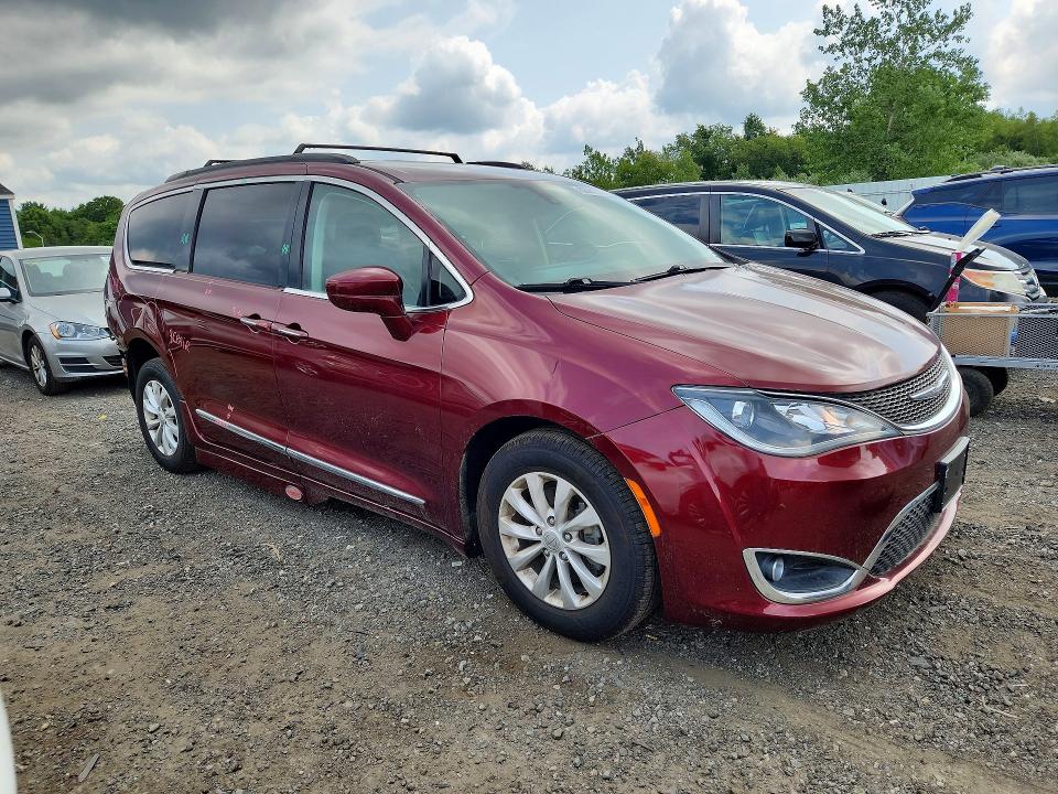 62661776 :رقم المزاد ، 2C4RC1BG2HR752492 vin ، 2017 Chrysler Pacifica مزاد بيع