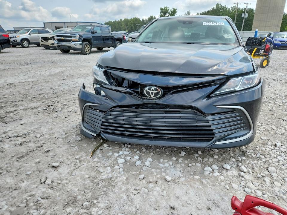 63016756 :رقم المزاد ، 4T1C11BK3PU087437 vin ، 2023 Toyota Camry مزاد بيع