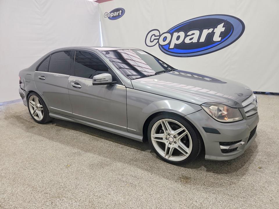 2013 Mercedes-benz C მანქანა იყიდება აუქციონზე, vin: WDDGF4HB7DA788226, აუქციონის ნომერი: 63396246