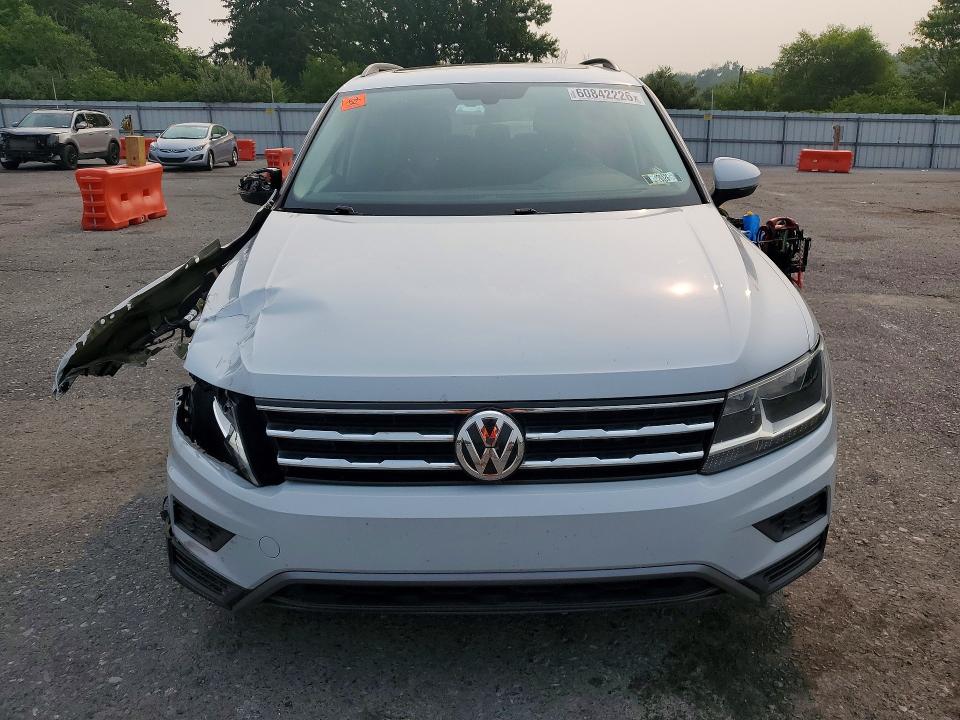 60842226 :رقم المزاد ، 3VV2B7AX3JM114940 vin ، 2018 Volkswagen Tiguan مزاد بيع