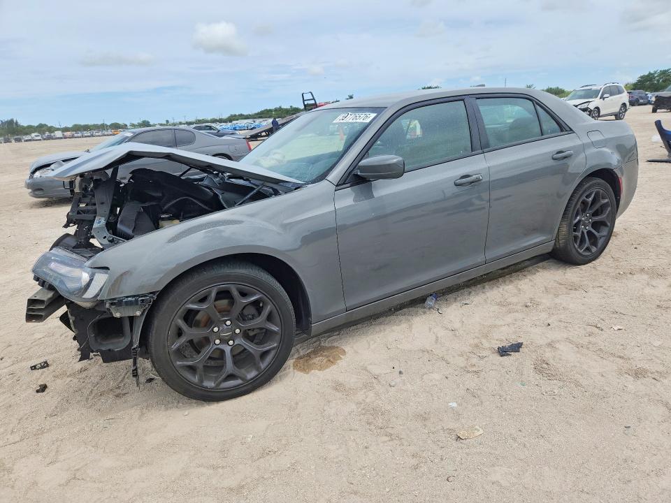 Auction sale of the 2019 Chrysler 300, vin: 2C3CCABG2KH559606, lot number: 59776576