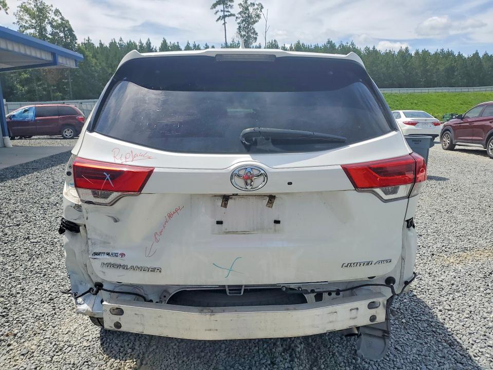 59621836 :رقم المزاد ، 5TDDZRFH3JS882353 vin ، 2018 Toyota Highlander مزاد بيع