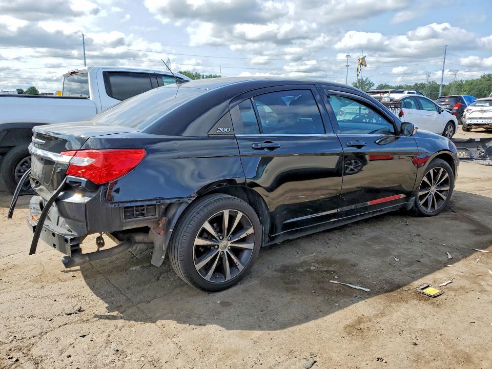 61601536 :رقم المزاد ، 1C3BC8FG8BN575380 vin ، 2011 Chrysler 200 مزاد بيع