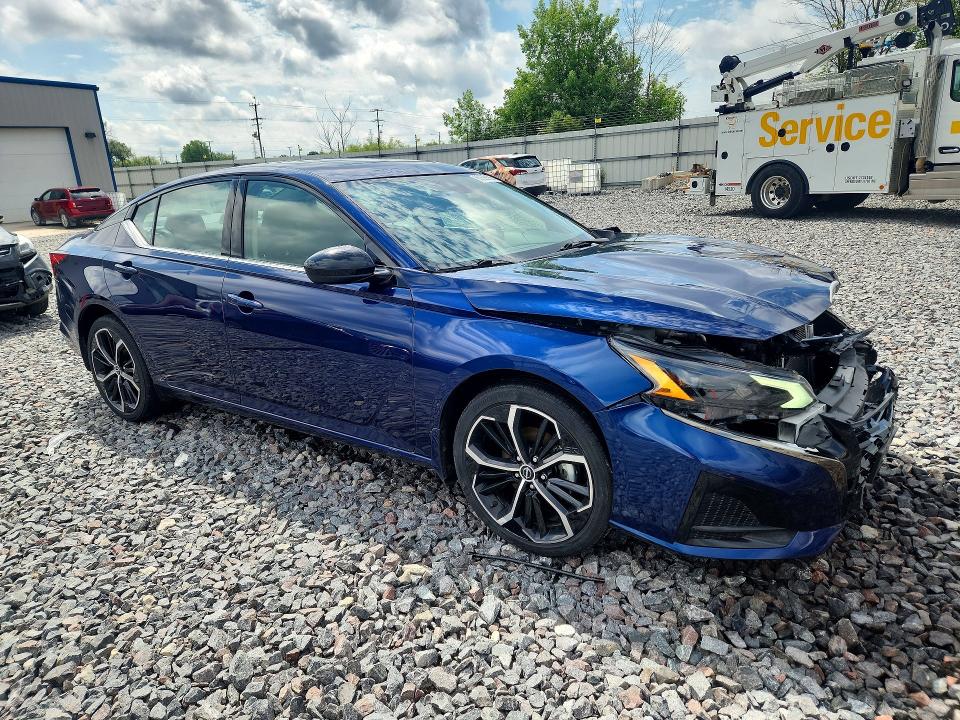 60399106 :رقم المزاد ، 1N4BL4CW2PN325615 vin ، 2023 Nissan Altima مزاد بيع