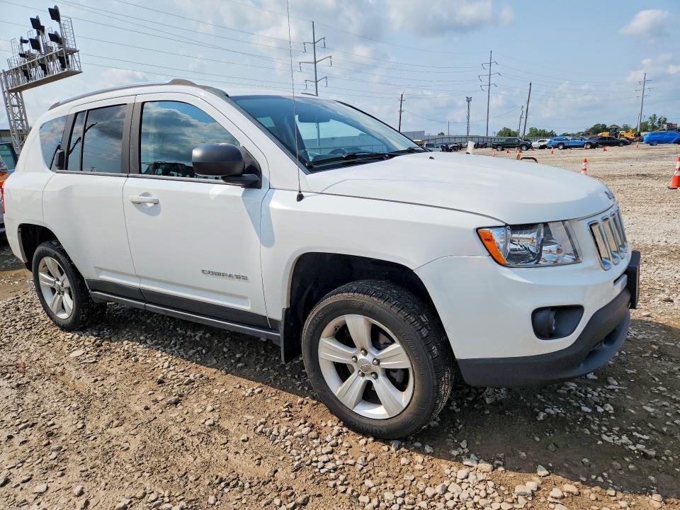 62757256 :رقم المزاد ، 1J4NT1FA9BD155610 vin ، 2011 Jeep Compass مزاد بيع