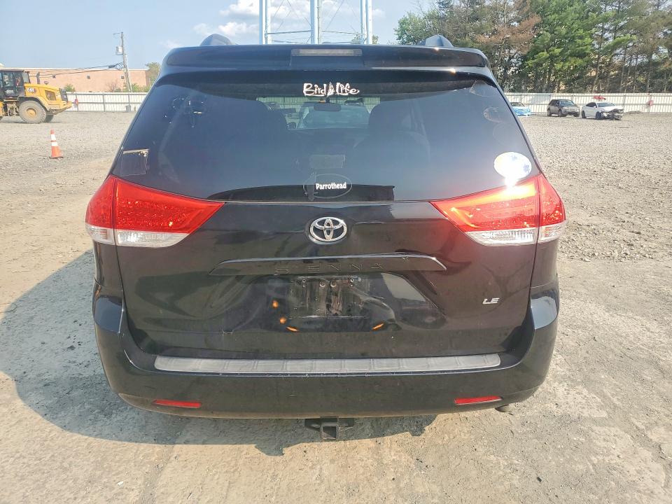 61299066 :رقم المزاد ، 5TDKK3DC3BS120951 vin ، 2011 Toyota Sienna مزاد بيع