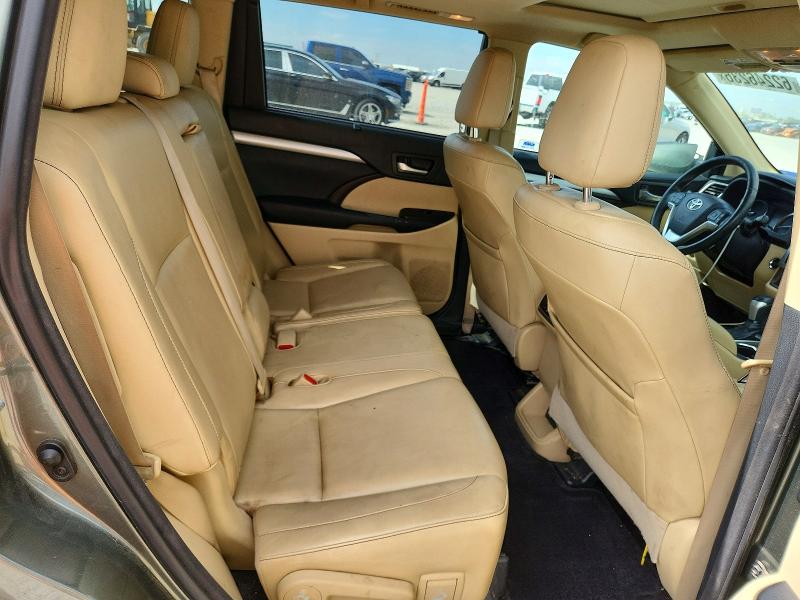 62246236 :رقم المزاد ، 5TDJKRFH7FS152587 vin ، 2015 Toyota Highlander مزاد بيع
