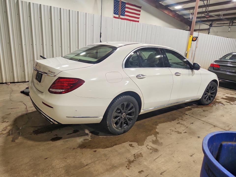 60497186 :رقم المزاد ، WDDZF4KB6JA392396 vin ، 2018 Mercedes-benz E مزاد بيع