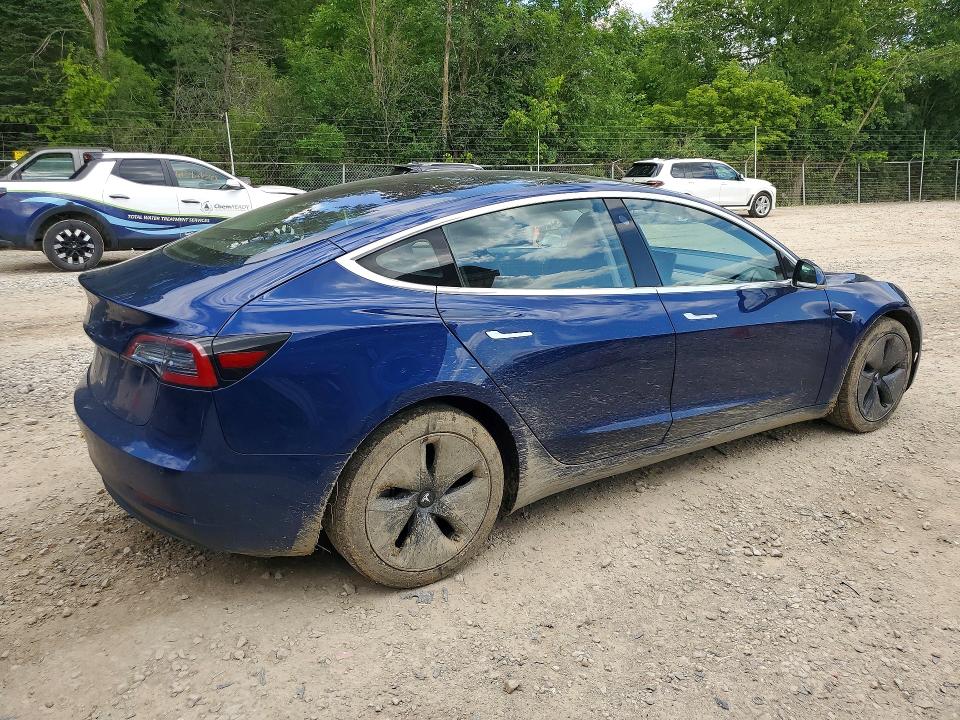 62612266 :رقم المزاد ، 5YJ3E1EA0JF041950 vin ، 2018 Tesla Model 3 مزاد بيع
