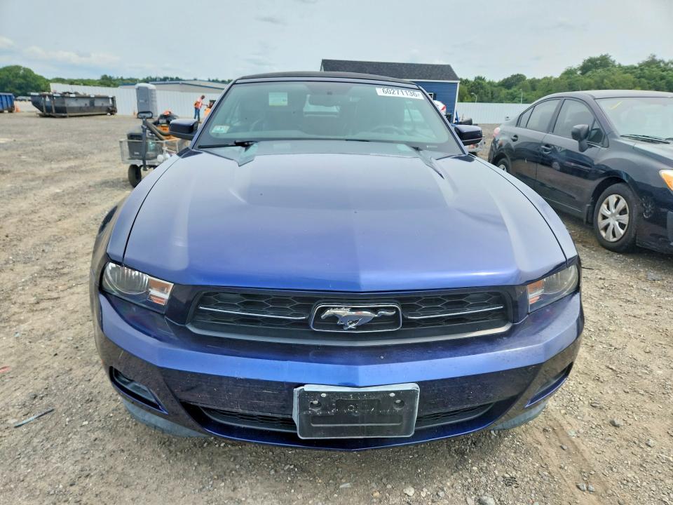 60271136 :رقم المزاد ، 1ZVBP8EM9B5102768 vin ، 2011 Ford Mustang مزاد بيع