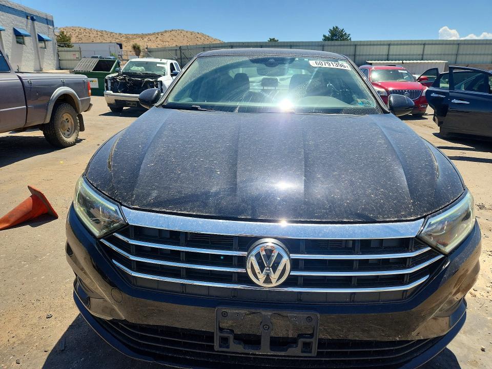 60791396 :رقم المزاد ، 3VWE57BU9MM027942 vin ، 2021 Volkswagen Jetta مزاد بيع