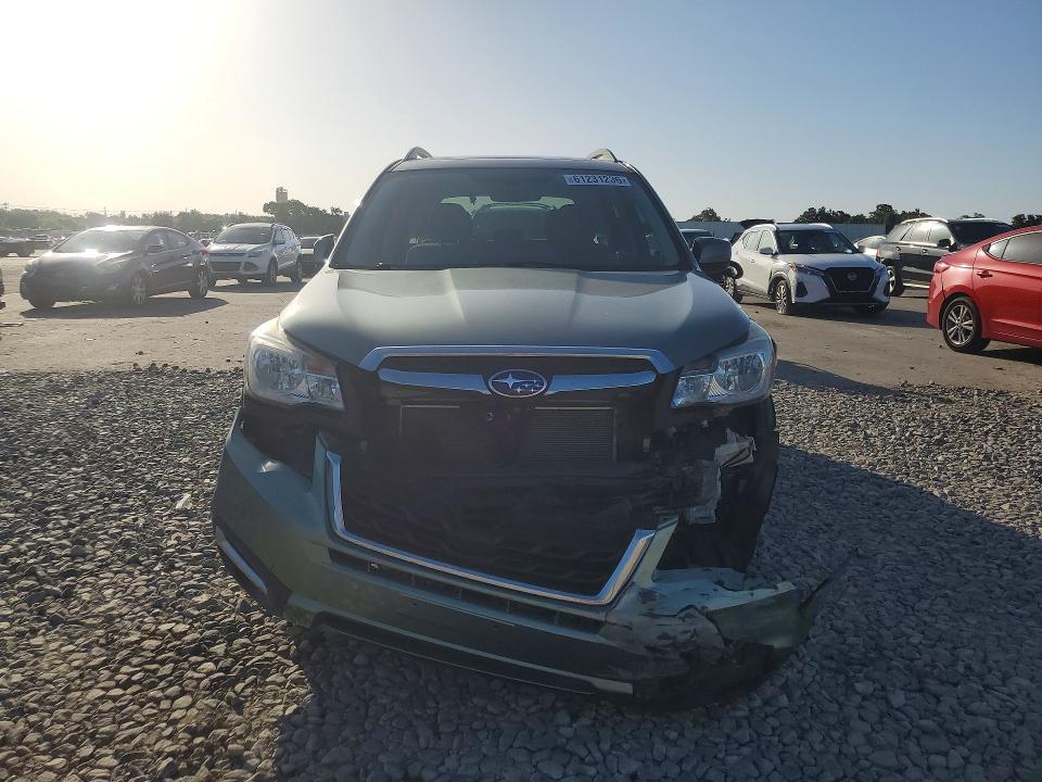 61231236 :رقم المزاد ، JF2SJAEC2JH405537 vin ، 2018 Subaru Forester مزاد بيع