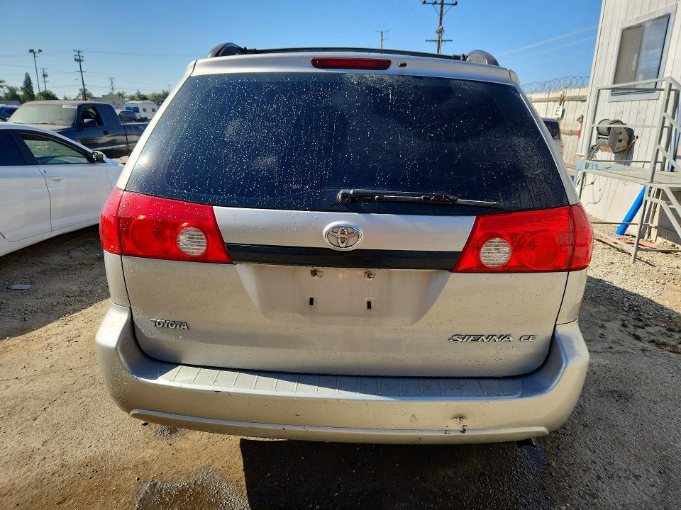 60416926 :رقم المزاد ، 5TDKK4CC6AS326111 vin ، 2010 Toyota Sienna مزاد بيع
