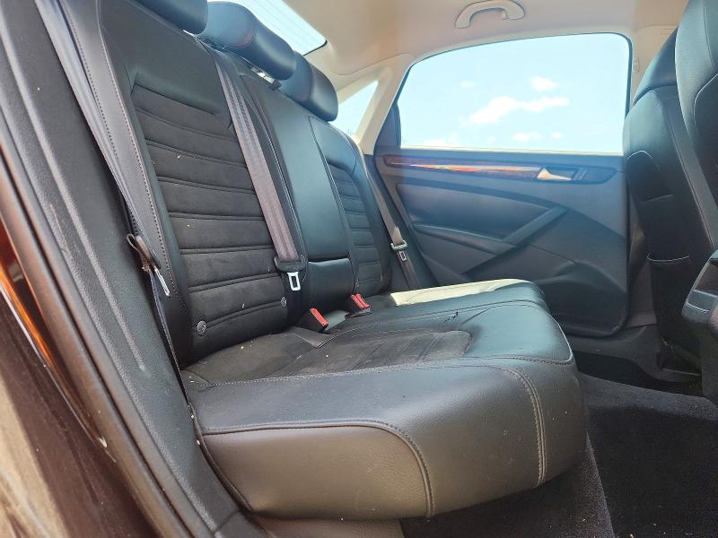 60090256 :رقم المزاد ، 1VWCM7A39CC096231 vin ، 2012 Volkswagen Passat مزاد بيع