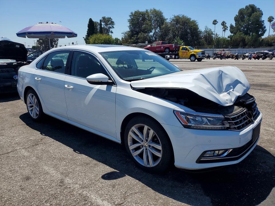 62338956 :رقم المزاد ، 1VWBA7A35JC028509 vin ، 2018 Volkswagen Passat مزاد بيع