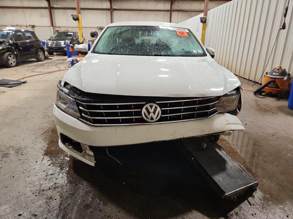 2017 Volkswagen Passat მანქანა იყიდება აუქციონზე, vin: 1VWAT7A37HC007399, აუქციონის ნომერი: 62508526