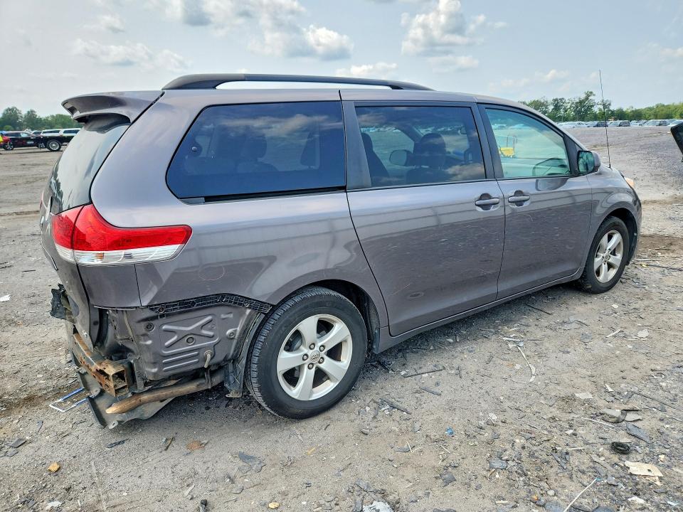 62760856 :رقم المزاد ، 5TDKK3DC6ES421878 vin ، 2014 Toyota Sienna مزاد بيع