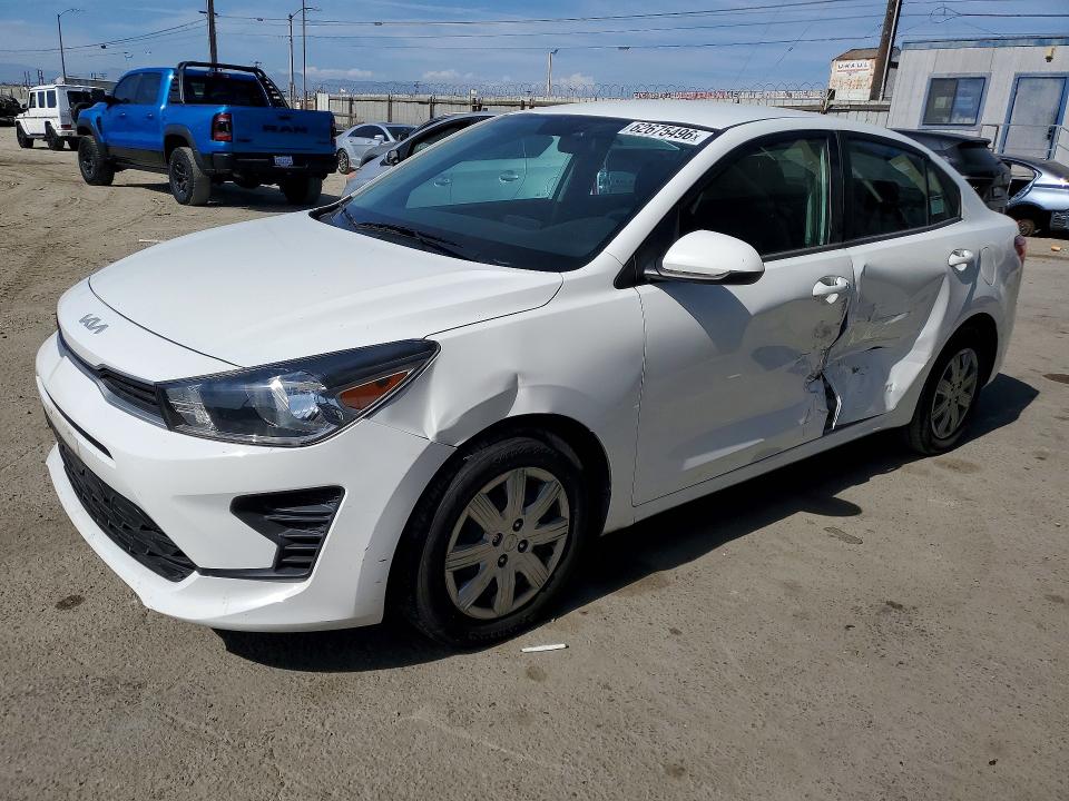 62675496 :رقم المزاد ، 3KPA24AD8NE478690 vin ، 2022 Kia Rio مزاد بيع