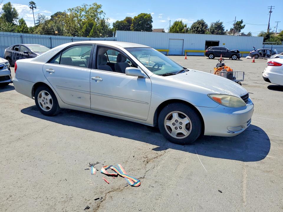 61058516 :رقم المزاد ، 4T1BF32K82U541151 vin ، 2002 Toyota Camry مزاد بيع