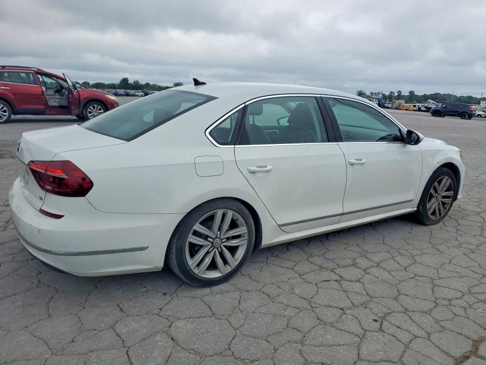 60442156 :رقم المزاد ، 1VWGT7A34HC054674 vin ، 2017 Volkswagen Passat مزاد بيع