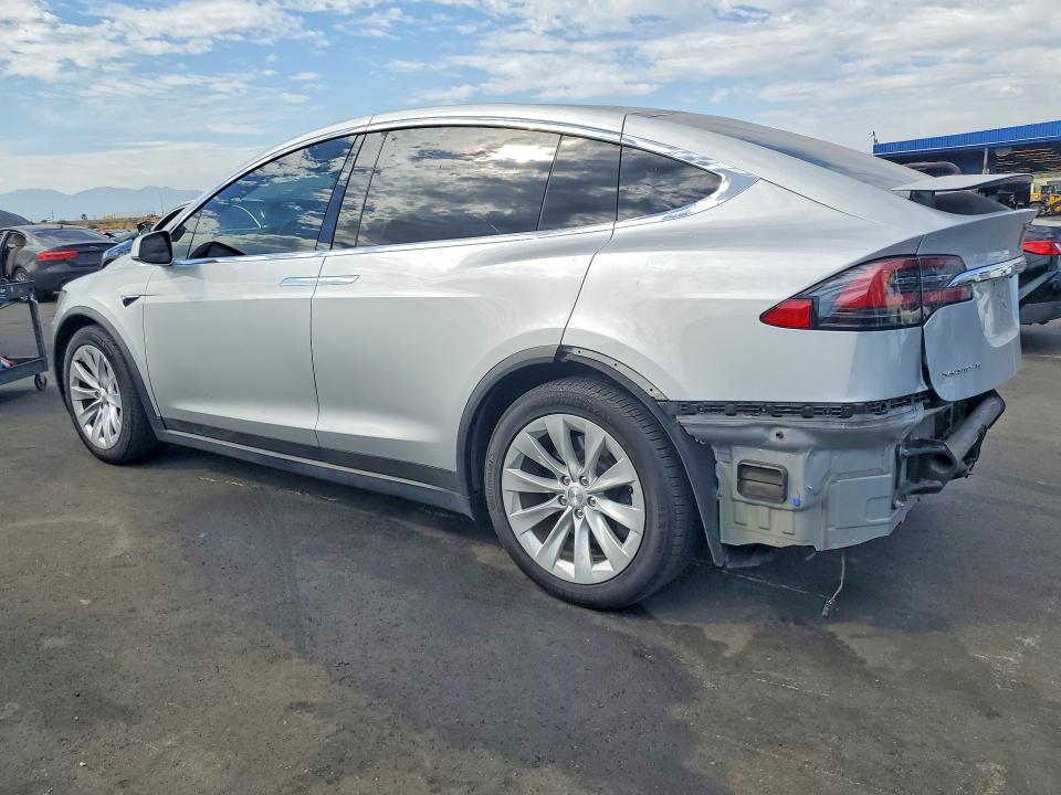 Продажа на аукционе авто 2018 Tesla Model X, vin: 5YJXCBE29JF101973, номер лота: 60886176
